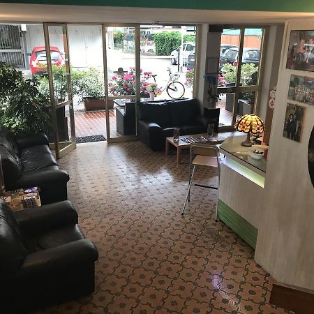 Hotel Mirella Rimini Exterior photo