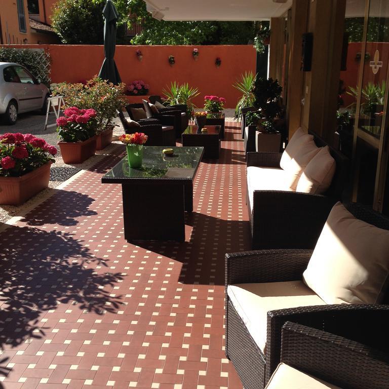 Hotel Mirella Rimini Exterior photo